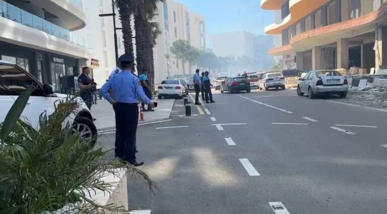 Situatë e rëndë tek Rana e Hedhun, flakët pranë hoteleve të zonës