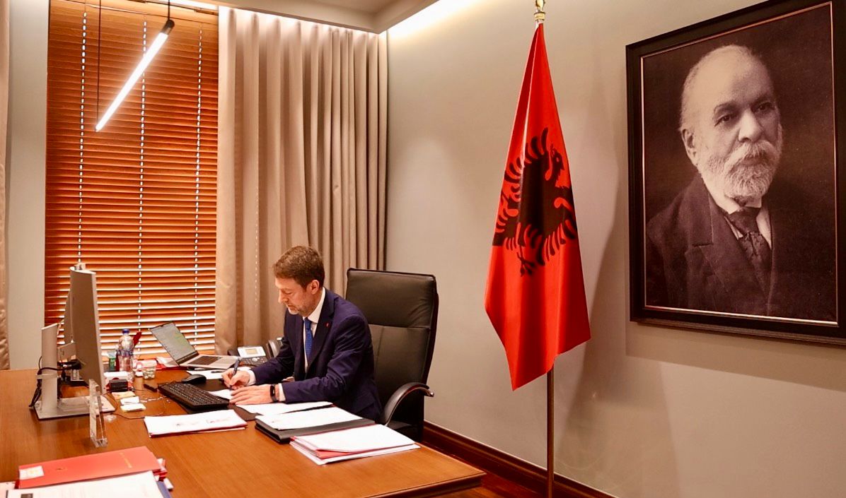 Vizita e ministrit Hoxha në Kosovë  takime me krerët e institucioneve