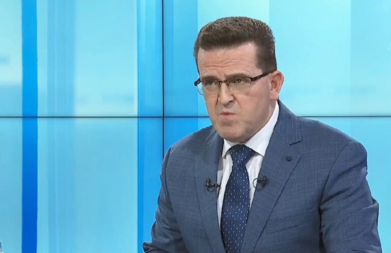 Gjuha shqipe, profesor Selmani: Partitë maqedonase i shikojnë shqiptarët si rrezik