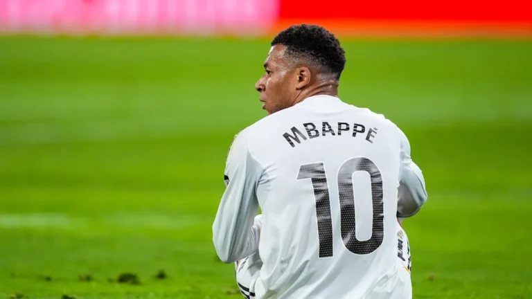 Tifozët e Realit nuk durojnë më tekat e francezit: Mbappe ik!