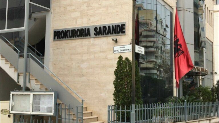 “Jemi nga Posta Shqiptare”, përvetësoi të dhëna bankare me mesazhe mashtruese, jepet masa e sigurisë “Arrest me burg” për shtetasin francez