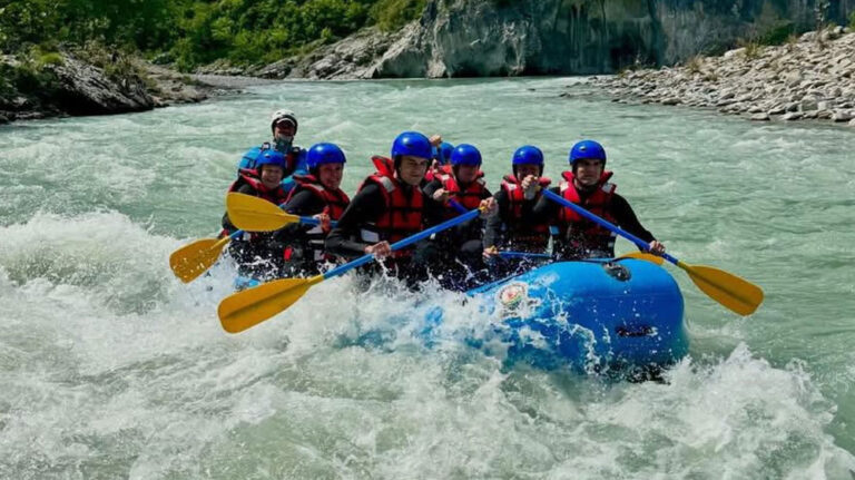 Rama publikon Rafting në Vjosë, këtë model i ri i turizmit të qëndrueshëm në Shqipëri