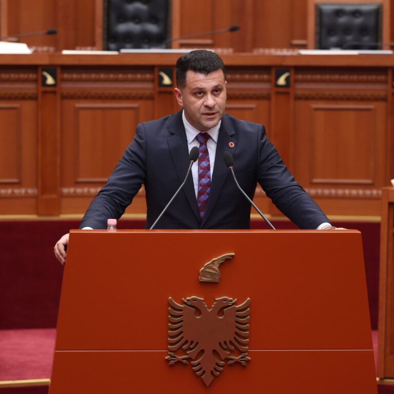 Deputeti i PS, Ramion Kurti: 114 vota PRO rezolutës për BE, Shqipëria më afër se kurrë Integrimit