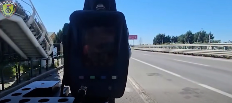 Dronë dhe mjete intelegjente kontrollojë akset nacionale dhe rrugët e qyteteve