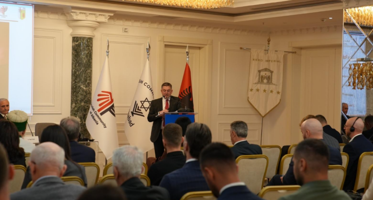 Konferenca model e Jewish Community of Albania dhe UET: Shqipëria në epokën e krizave hibride, nga periferi në partner strategjik