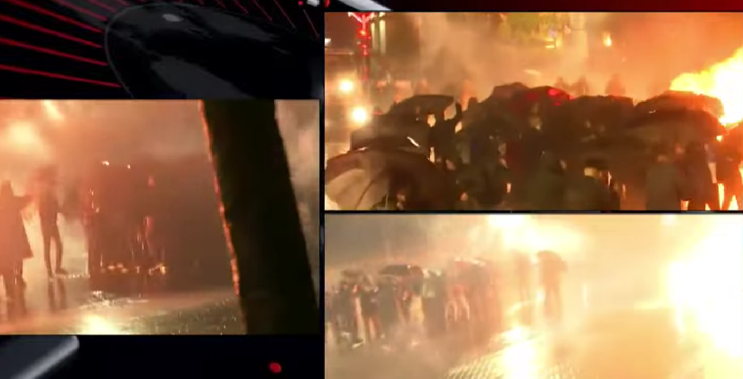 VIDEO  Policia hedh ujë dhe gaz lotësjellës  protestuesit hedhin molotë dhe ngecin tek Ministria e Brendshme