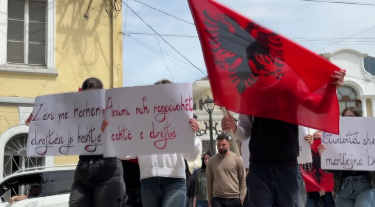 Studentët shqiptarë në RMV gati për protestën e radhës, organizatori Ademi: Të jemi të bashkuar