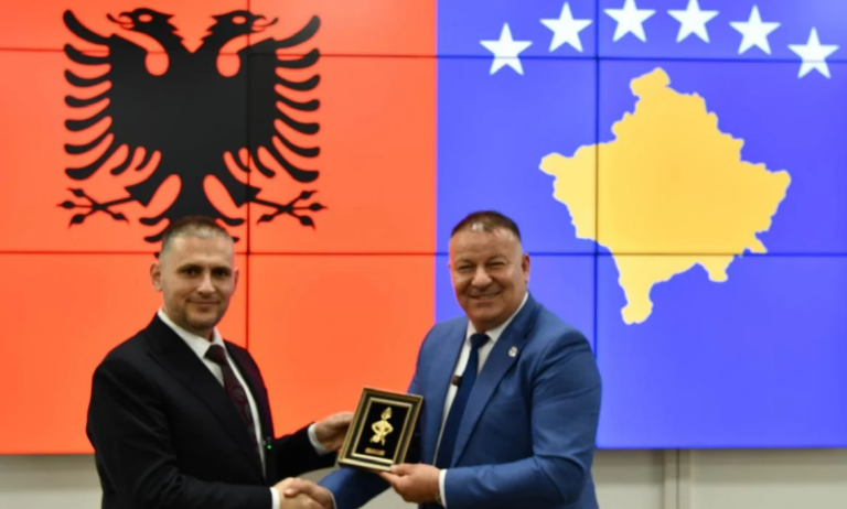 Drejtori Hita vizitë zyrtare në Policinë e Kosovës: Bashkëpunim i vazhdueshëm për sigurinë e qytetarëve tanë