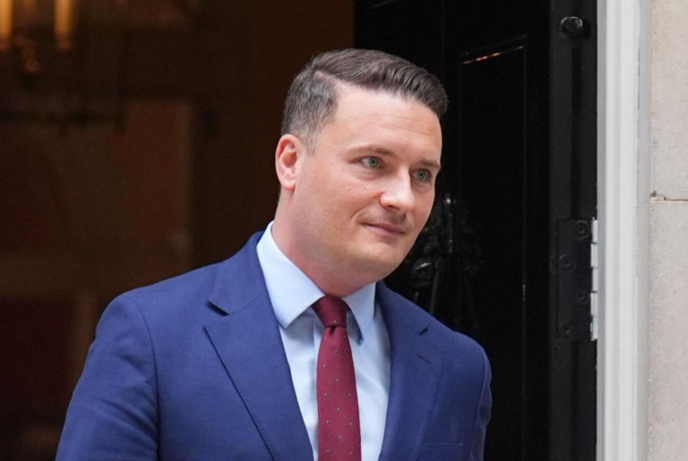 Ministri jep dorëheqjen dhe sulmon kryeministrin Starmer: Ke humbur besimin