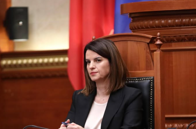 Zv/kryeministrja Koçiu: Qytetarët e Rrjollit t’i ndjekin pretendimet në rrugë ligjore, askush nuk fiton nga përplasjet