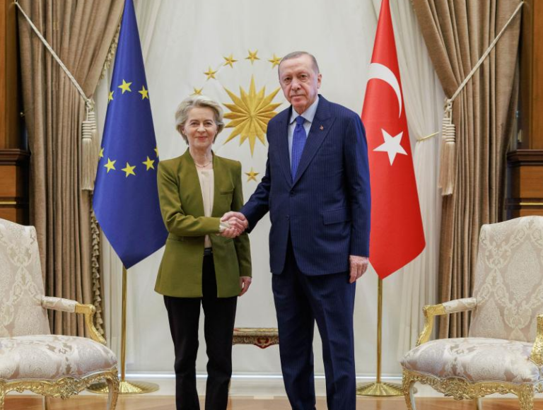 Von der Leyen telefonatë me Erdogan: Turqia partner kyç në rajon në trazira