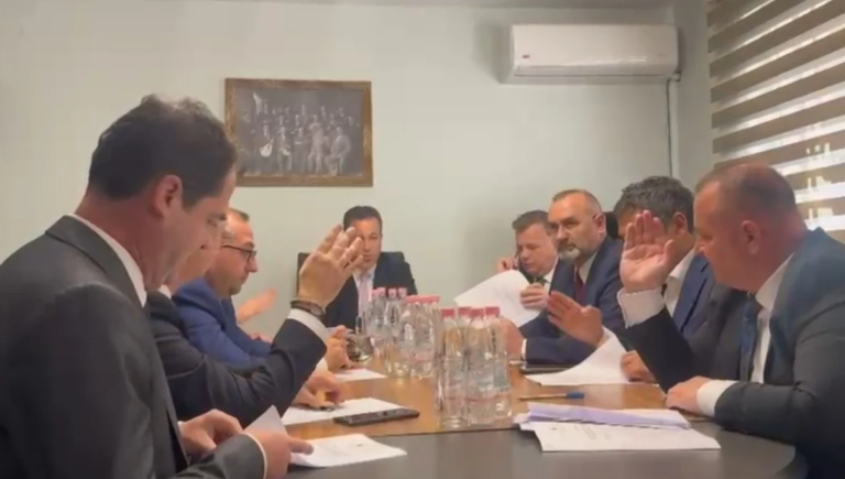 PD dhe PS bien dakord për rregulloren e Kuvendit, ja çfarë u vendos pas negociatave sekrete