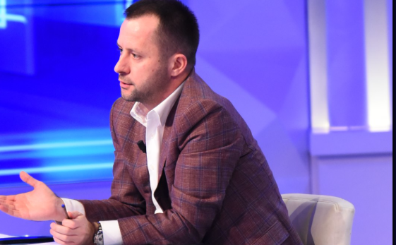 Valon Ademi i drejtohet Behgjet Pacollit: Ti je agjent me mision të përjetshëm…