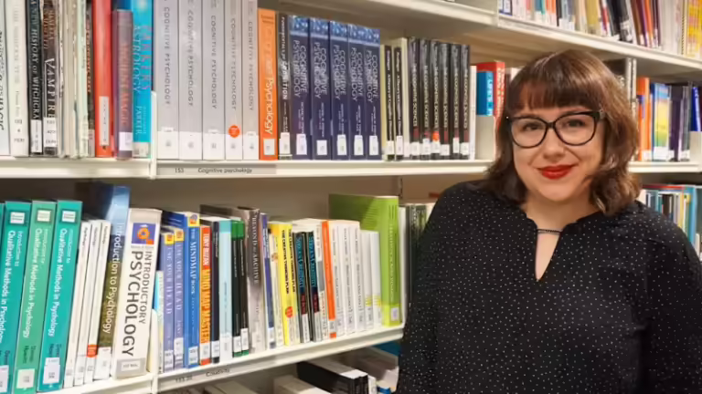 Kush është Soljana Çili, korçarja në faqet e “Vogue”, shqiptarja në elitën globale të psikologjisë së modës