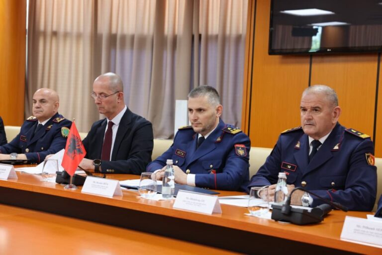 FOTO/ Policia e Shtetit dhe Guardia di Finanza bashkojnë forcat për monitorimin ajror të territorit