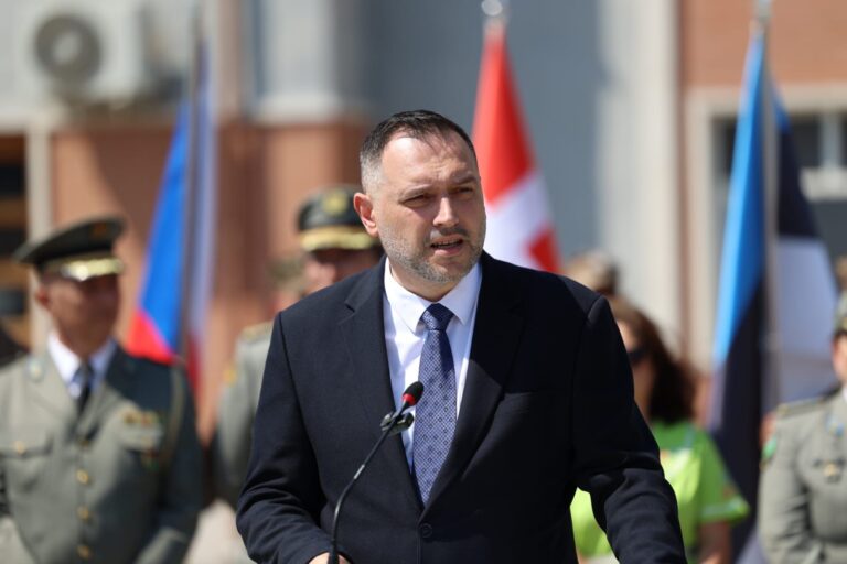 Gjeneral Major Ferdinand Dimo merr komandën e Akademisë së FA, ministri Nufi: Arsimi ushtarak, pararojë