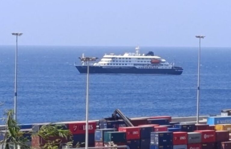 Ishujt Kanarie refuzojnë të ankorojnë anijen turistike të karantinuar me hantavirus