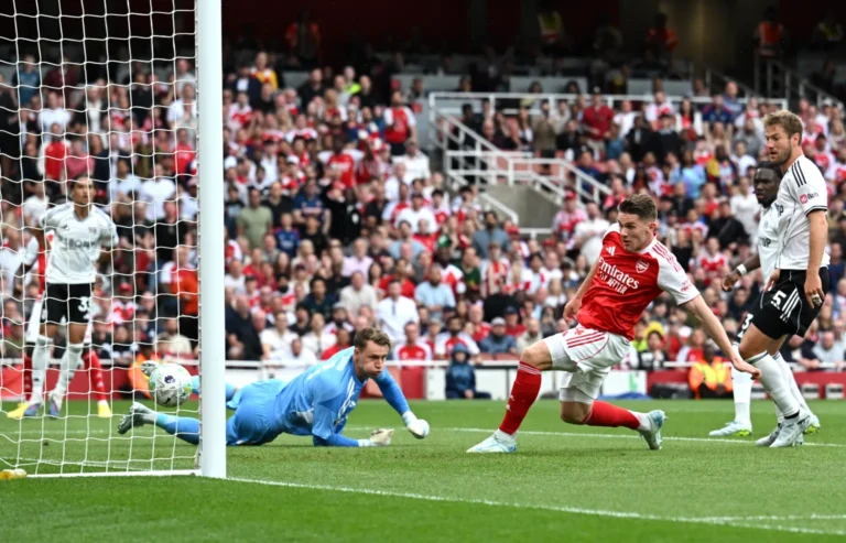Arsenali mund Fulham dhe shkëputet momentalisht +6 në krye nga City