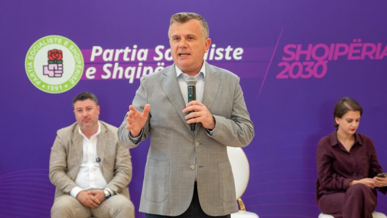 Balla thumbon garën në PD: “Dasma me BE-në më e bukura”