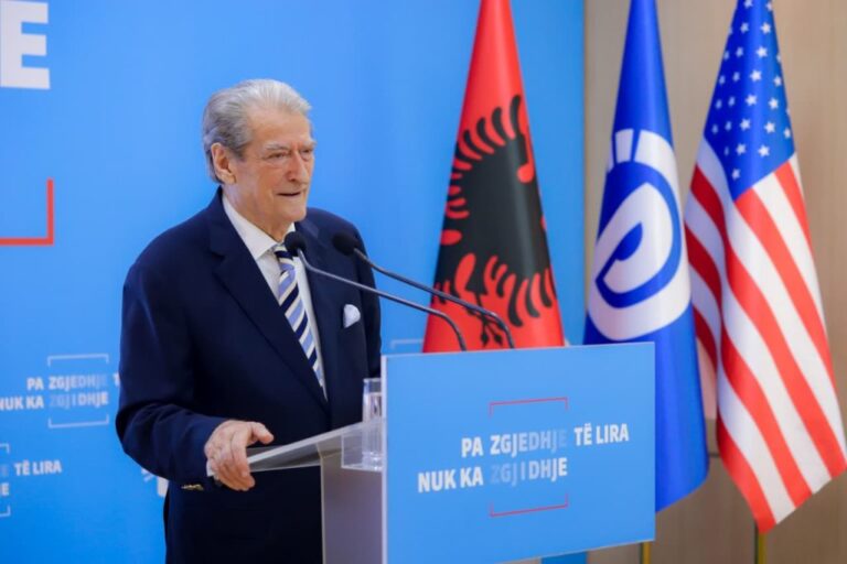 PD bashkoi votat me PS, Berisha: Rezoluta për Integrimin pasqyron opozitën, qeveria mbetet pa vlerësim