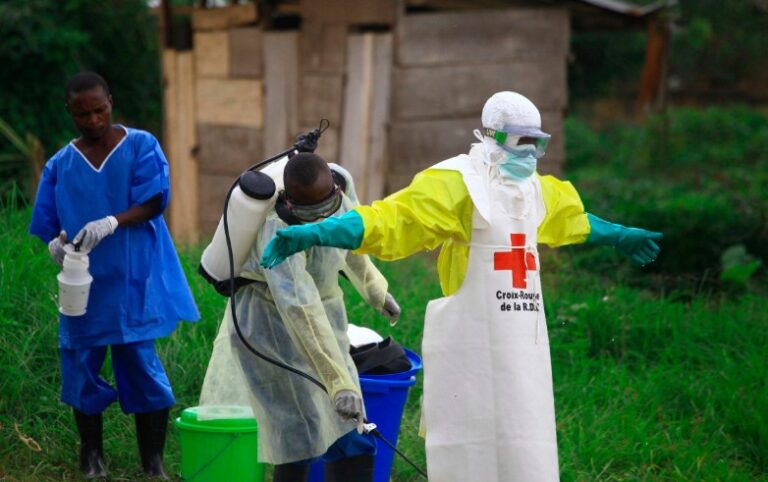 OBSH ngre alarmin, 906 raste të dyshuara dhe 223 vdekje të dyshuara nga Ebola në Kenia