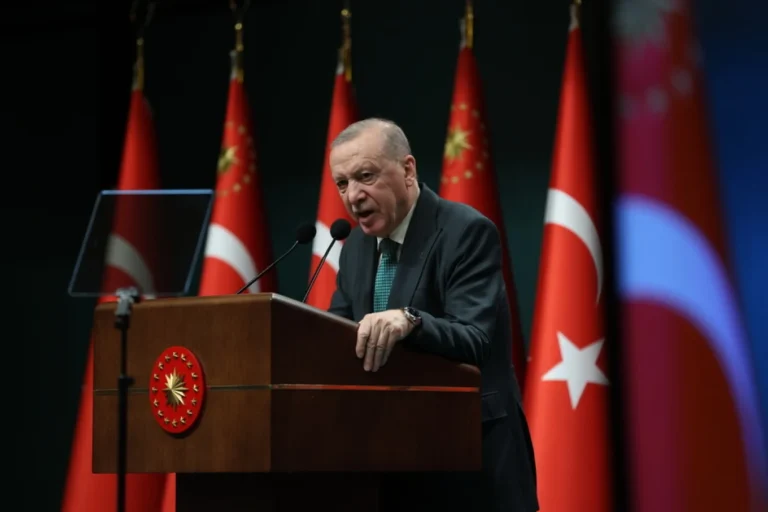 Erdogan mbështet zgjidhjen diplomatike për krizën SHBA–Iran dhe kërkon hapjen e Hormuzit