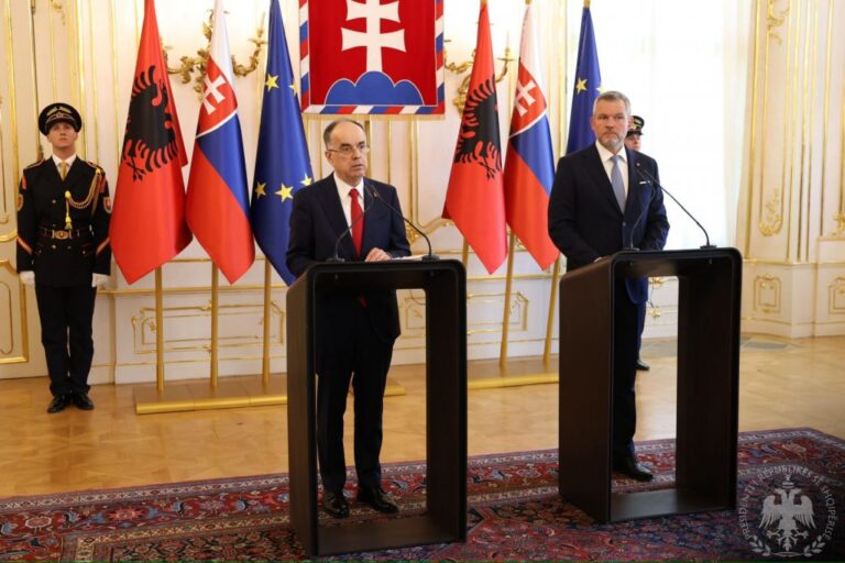 FOTO/ Presidenti Begaj në Sllovaki: Mbështetje për integrimin në BE, linja ajrore Tiranë-Bratislavë afron dy popujt