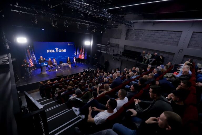 Berisha foltore me demokratët në Tiranë: Protestat tona janë bërë zëri i Shqipërisë në botë