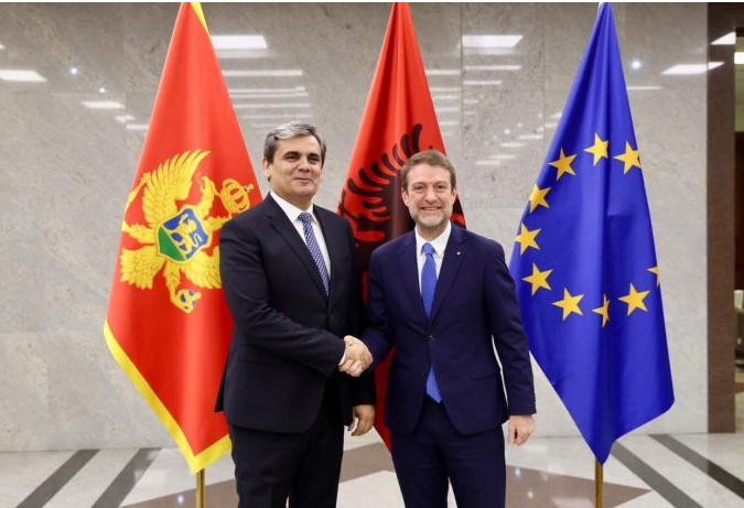 Ministri Hoxha  Avancim i projekteve ndërkufitare me Malin e Zi  prioritet hekurudha Podgoricë Hani i Hotit