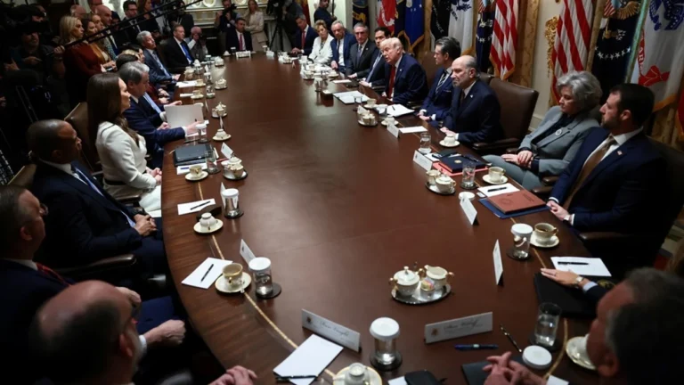 Presidenti Trump do të takojë kabinetin me bisedime për Iranin në një fazë vendimtare