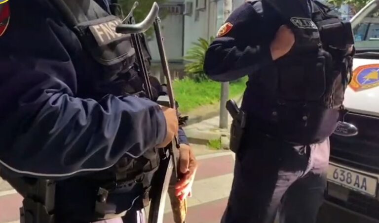 Policia dhe FNSH operacion antidrogë në Elbasan, Librazhd e Përrenjas. Lëshohen 20 urdhër-kontrolle