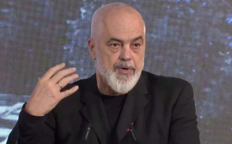 Rama u përgjigjet kundërshtarëve me vjershën e Dritëro Agollit: “Ju aq baltë po hidhni mbi mua…”