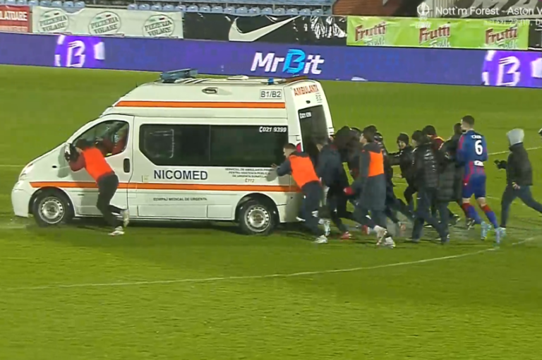 Kaos në Rumani, lojtarët shtyjnë ambulancën në mes të ndeshjes (VIDEO)