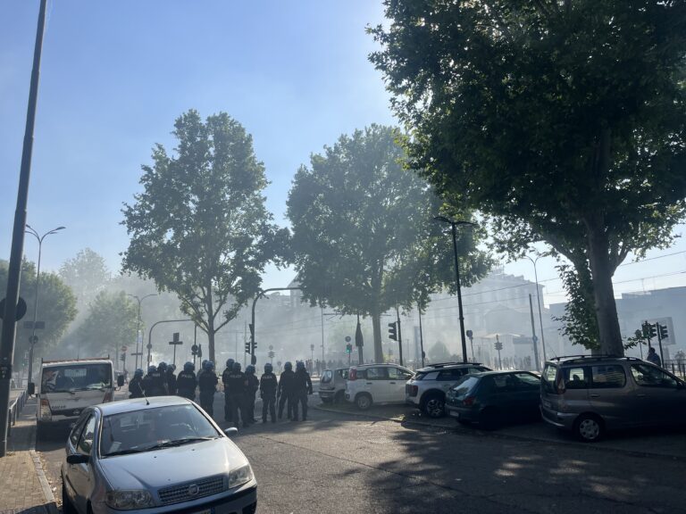 Tensione para derbit Torino-Juventus, përplasje mes tifozëve dhe ndërhyrje e policisë