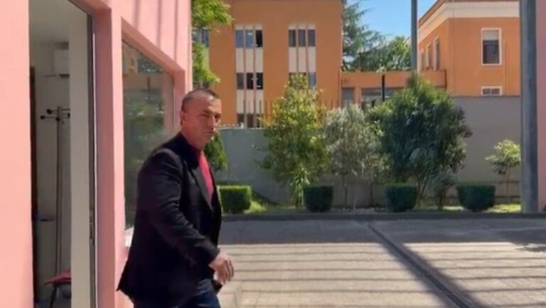 Deputeti i PS, Tërmet Peçi paraqitet në SPAK