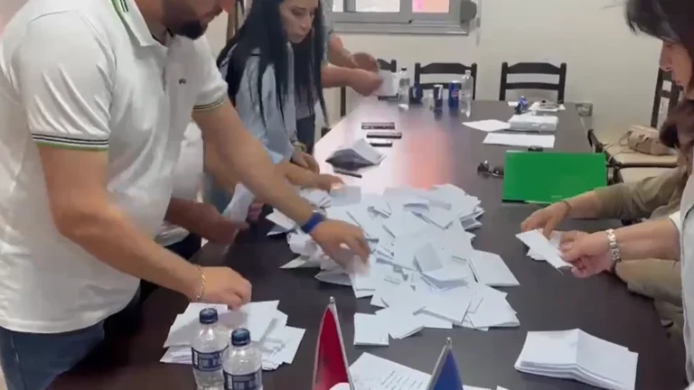Mbyllet numërimi në disa degë të PD-së, pjesëmarrja e demokratëve në votim