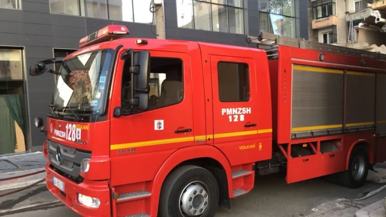 Zjarr në katin e 6-të të një pallati në Komunën e Parisit, nuk raportohet për të lënduar