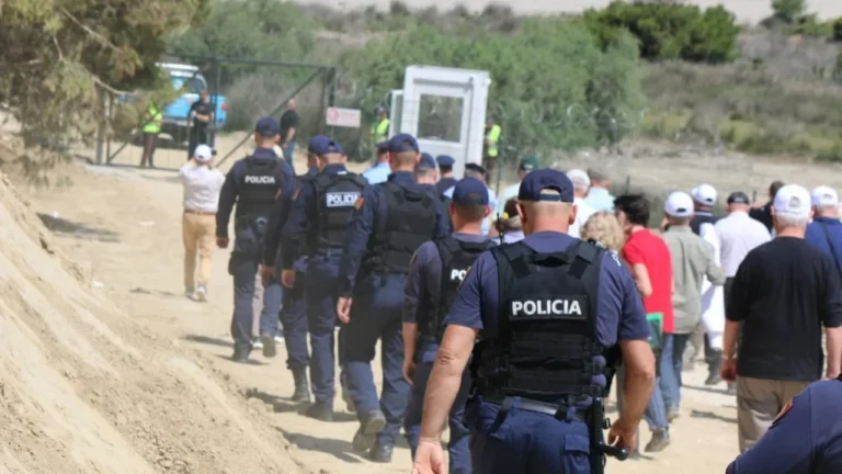 Tërheqja zvarrë e protestuesit si në filmat horror, arrestohet roja private. Reagon edhe kompania…