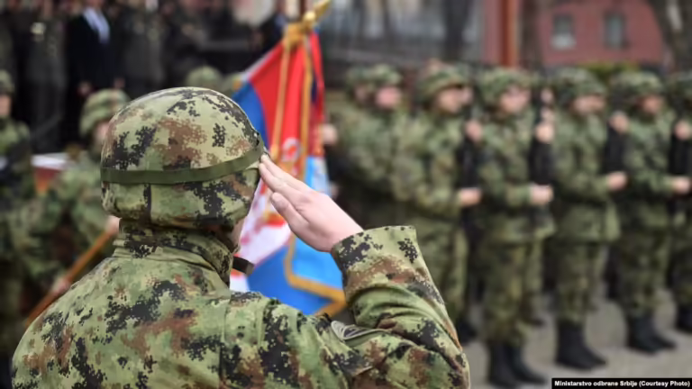 Presidenti i Serbisë, Aleksandar Vuçiq njofton se shërbimi i detyrueshëm ushtarak në Serbi do të nisë në mars