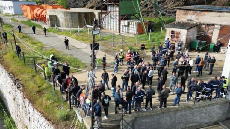 Minatorët e Bulqizës vijojnë bojkotin, kërkojnë rritje pagash dhe më shumë siguri në punë
