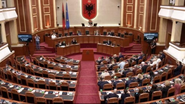 Mblidhet sot Kuvendi. Në rend dite 6 interpelanca, edhe me Kryeministrin Rama