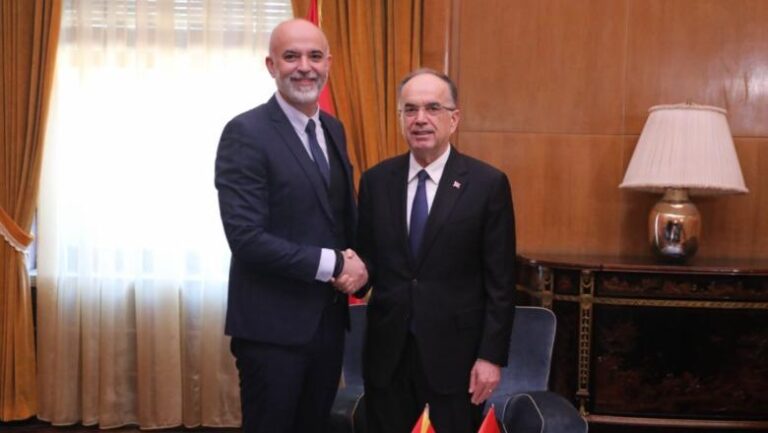 Ambasadori i Maqedonisë së Veriut dorëzon letrat kredenciale te Presidentit, Begaj: Shqiptarët në RMV, faktor i rëndësishëm stabiliteti
