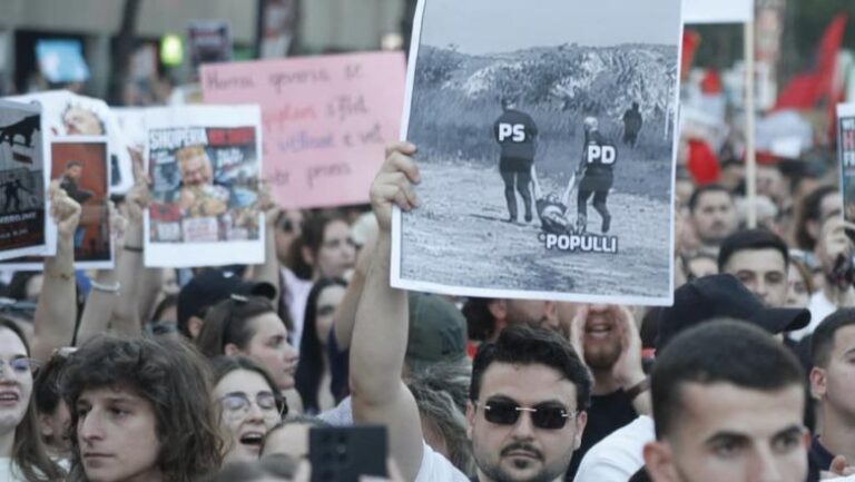 Protestë aty ku nisi gjithçka, qytetarët bëhen bashkë në Vlorë për të mbrojtur Zvërnecin