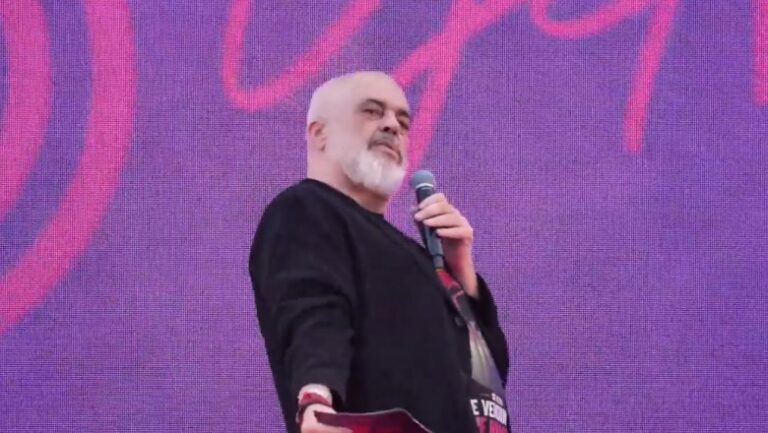 Rama ironizon sërish influencerët: E duan bregun e detit të virgjër, që të bëjnë foto me bikini