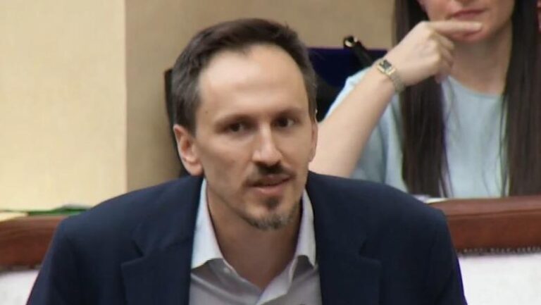”Ai treni i projektligjeve ka ngecur”, deputeti Muçi: Rama ka humbur besueshmërinë tek ndërkombëtarët