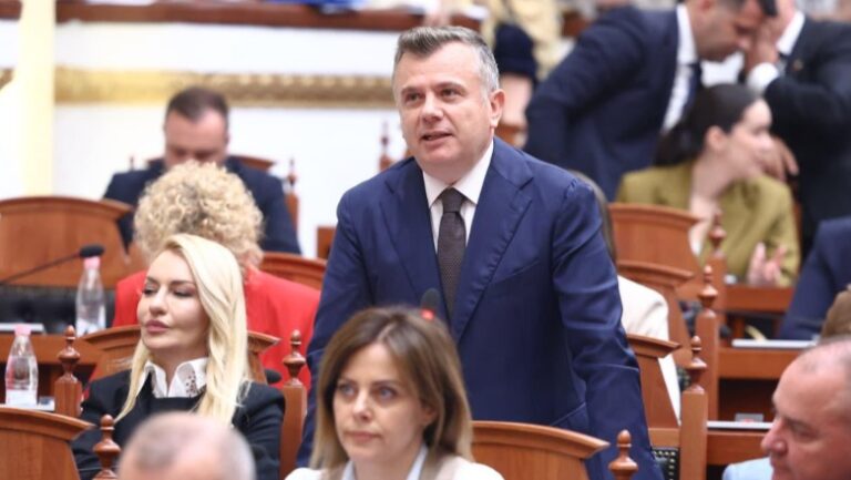 Taulant Balla për Redi Muçin: Paraqitet si mbrojtës i mjedisit, por ka lidhje me ndërtuesit