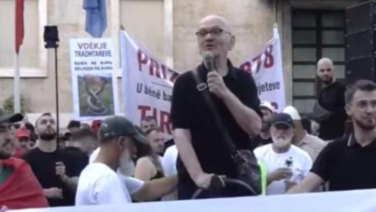 Protesta para Kryeministrisë, aktori Mehdi Malkaj: Himni kombëtar po neglizhohet në shkolla