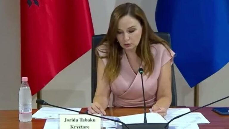 Jorida Tabaku kundërshton projektligjin për SHISH: Kompetenca më të gjëra pa kontroll dhe balancë