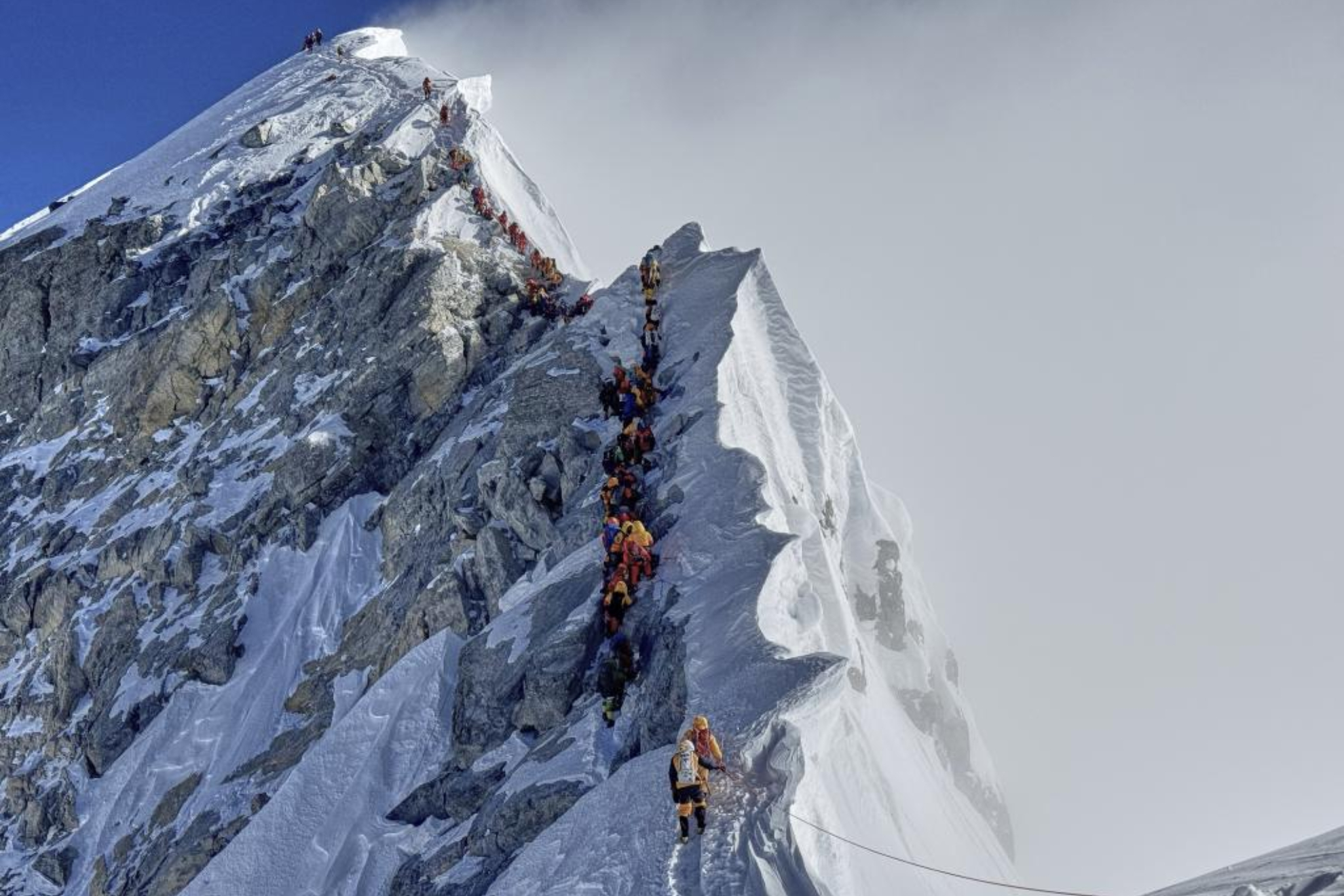 Rekorde të reja në Everest  Mbi 1 000 ngjitje dhe një ditë historike