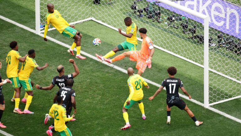 MONDIALI: Afrika e Jugut-Kanada 0-0, rifillon ndeshja. Mbatha zëvendëson Mofokeng
